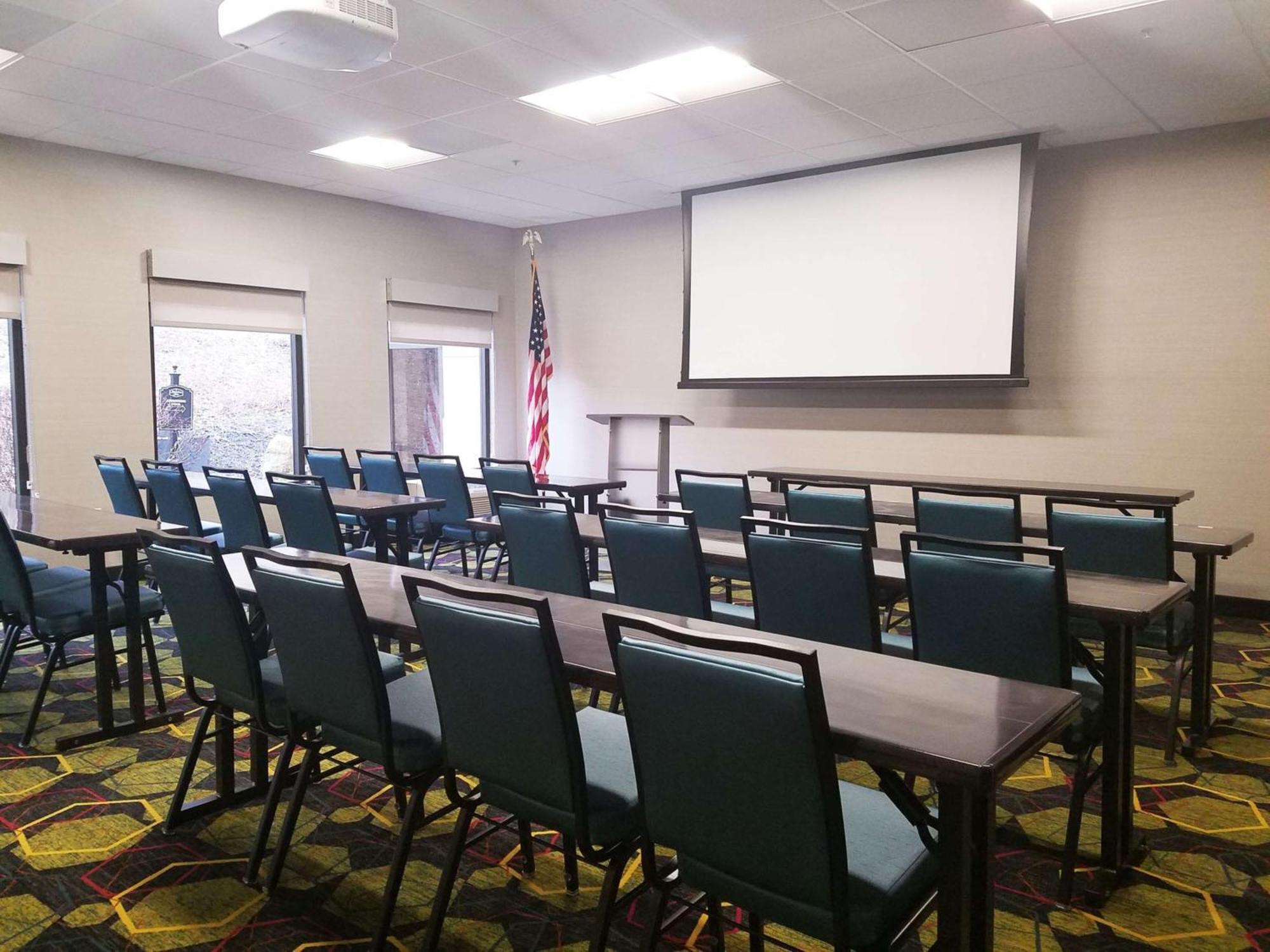 Hampton Inn Greensburg Buitenkant foto