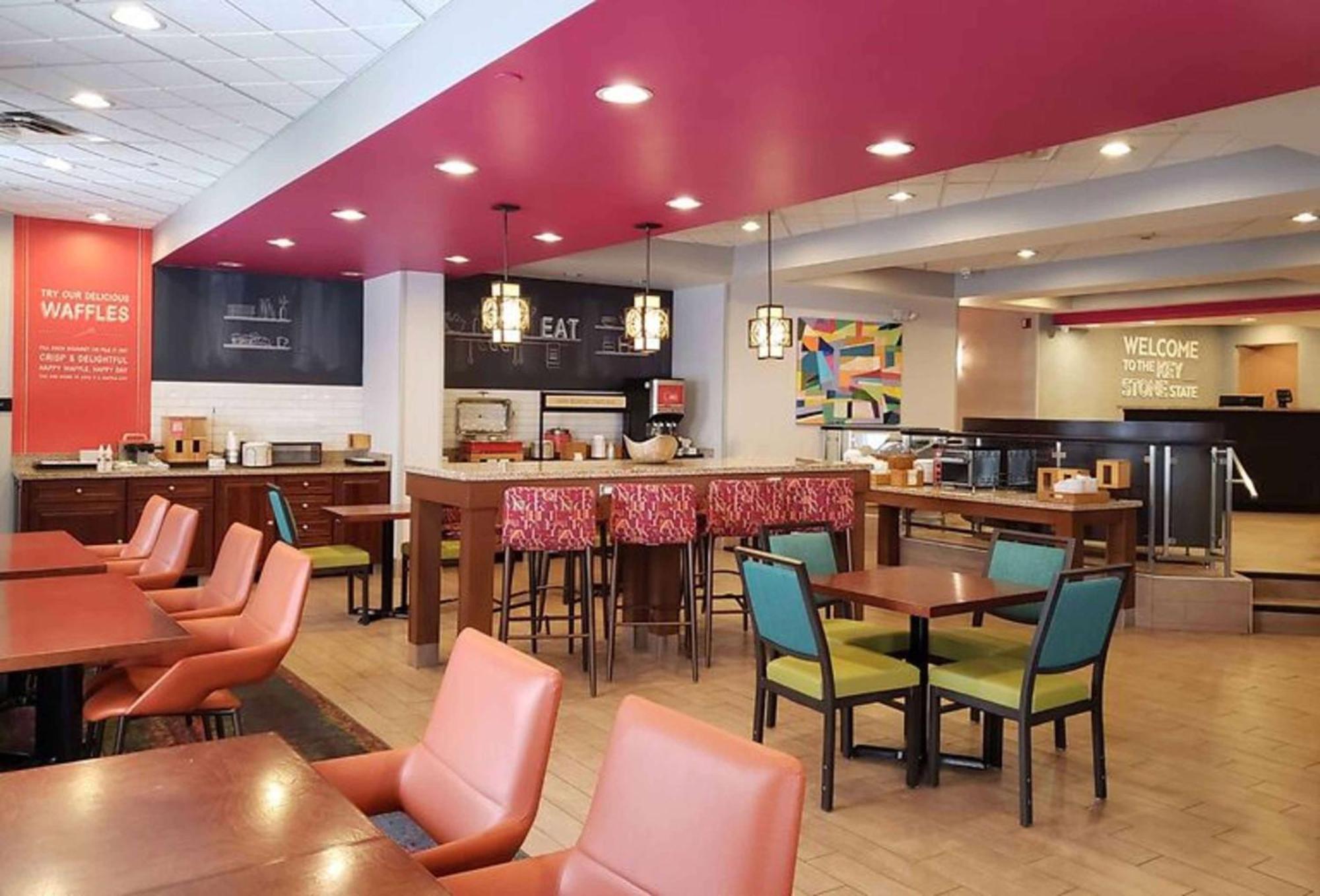 Hampton Inn Greensburg Buitenkant foto