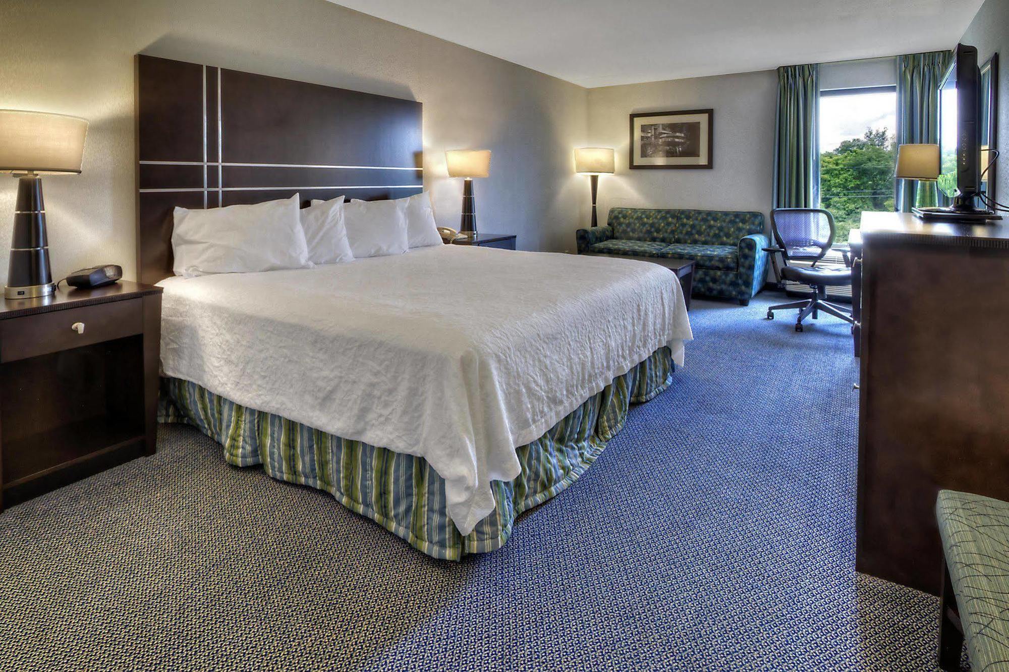 Hampton Inn Greensburg Buitenkant foto