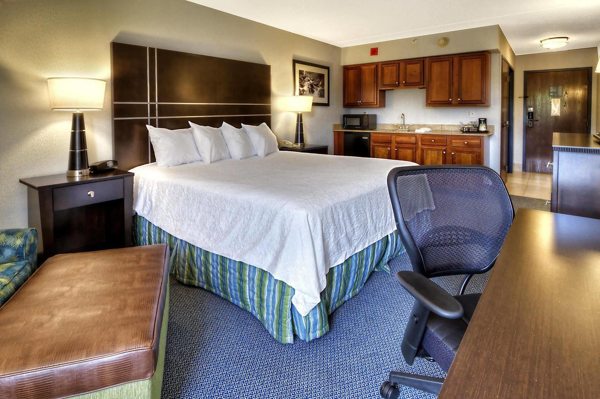 Hampton Inn Greensburg Buitenkant foto