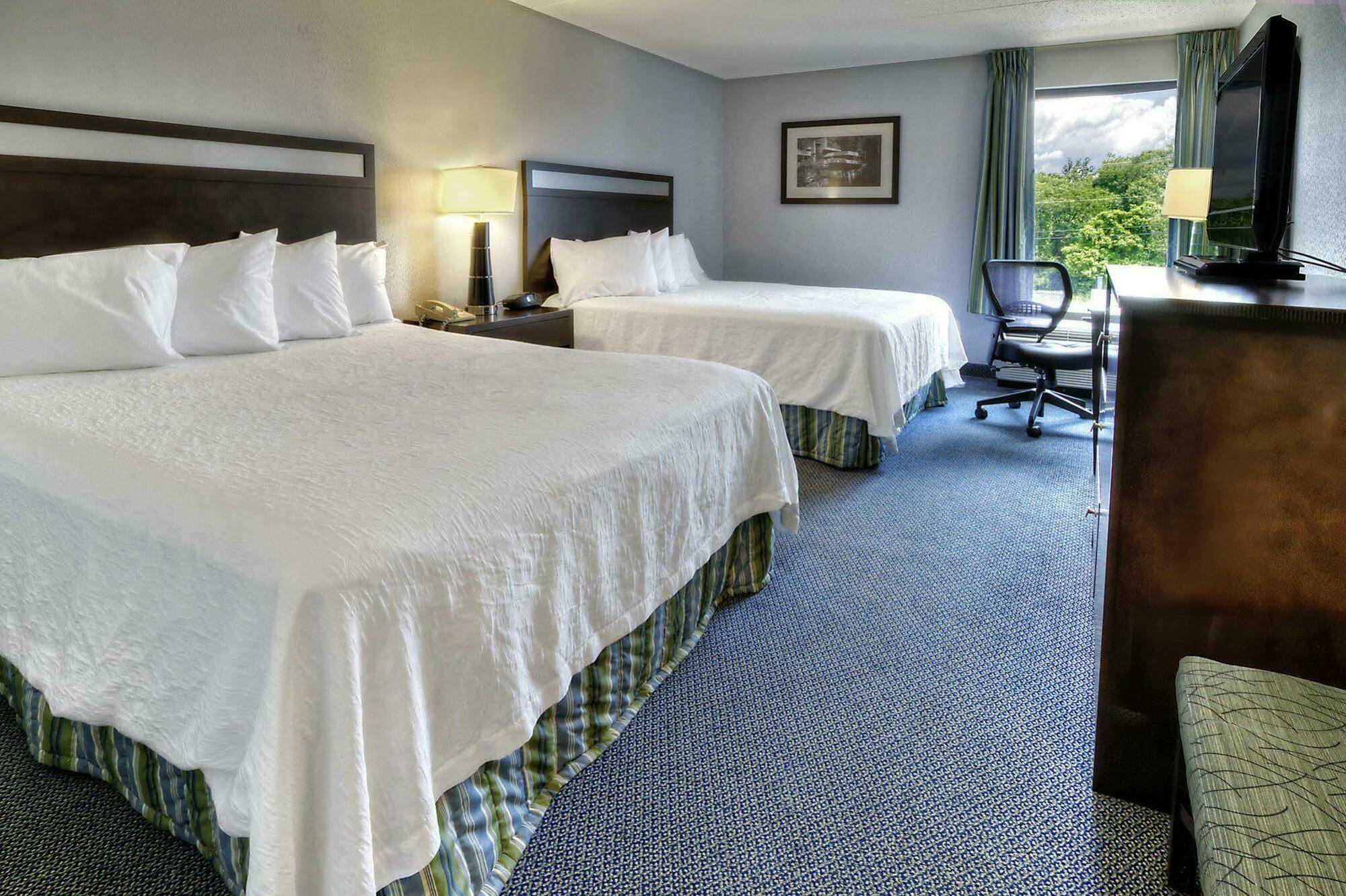 Hampton Inn Greensburg Buitenkant foto